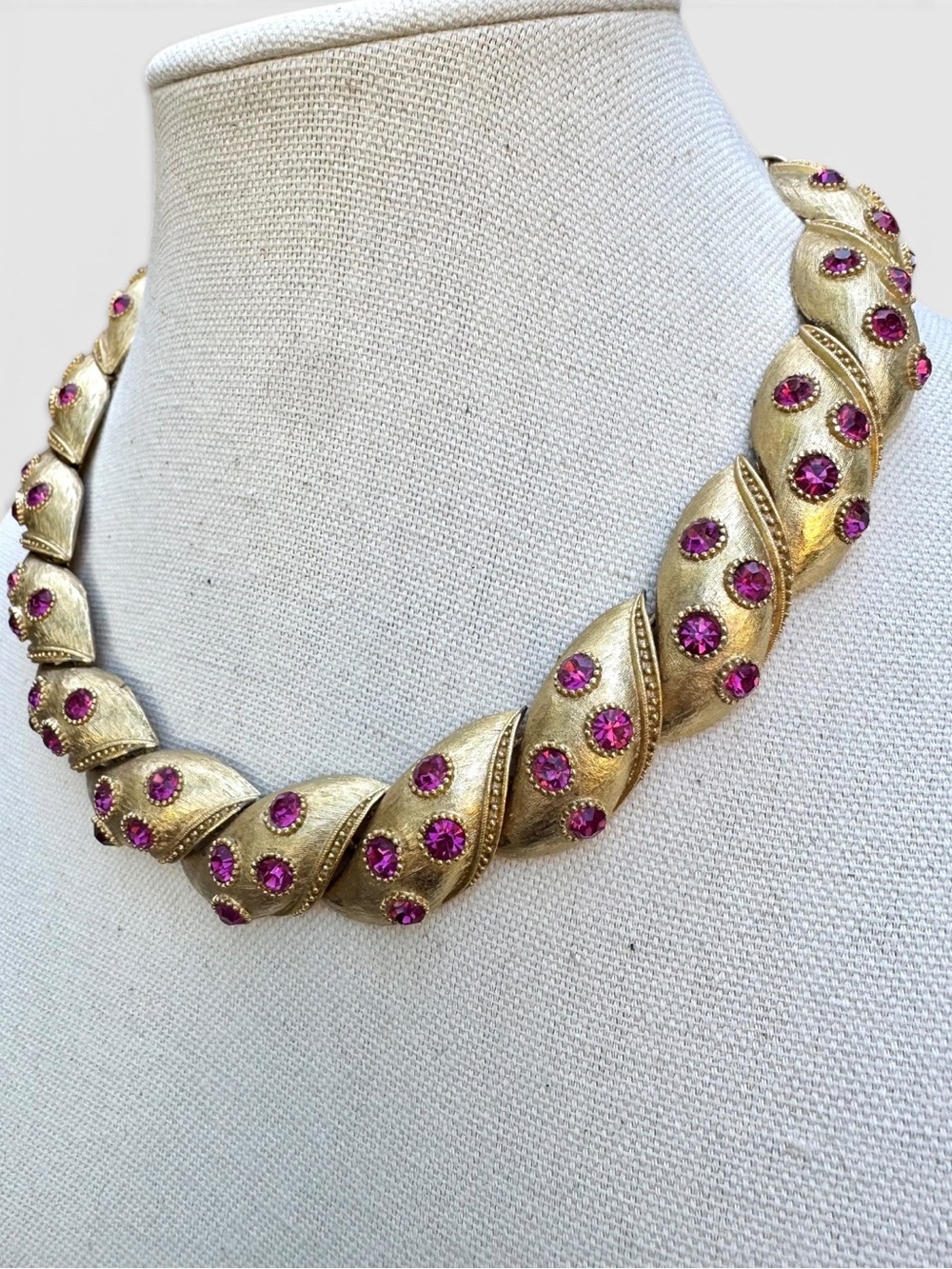 LISNER Rare Vintage Demi Parure Magenta Crystal Necklace & Clip Earring Set - Picture 6 of 15